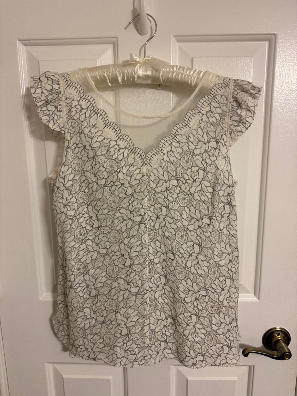 Elie Tahari Cream Lace Floral Cap-Sleeve V-Neck Top